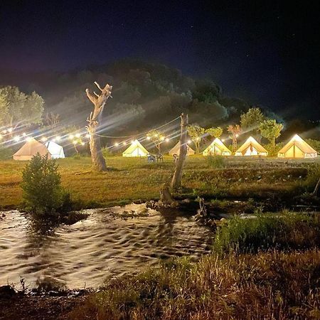 Riverside Bunec Camping Piqeras Екстериор снимка